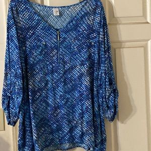 Beautiful  blouse.  Sexy front zipper. Size 2x